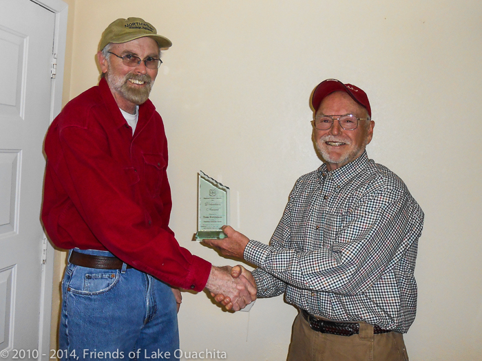 Mike Curran (right) presents the USFS 2012 Volunteer Organization of the Year Award to Tom Ferguson.